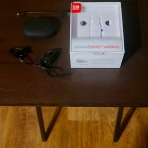 Powerbeats3 Wireless 12HR Battery Life